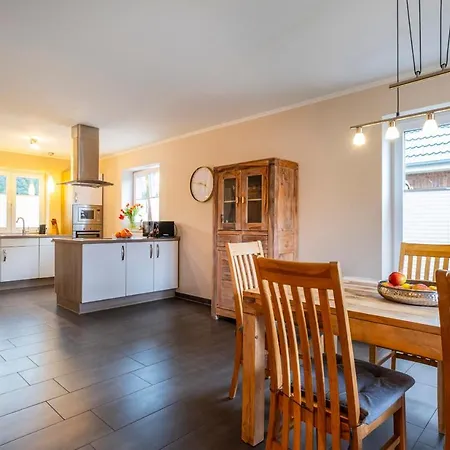 Austernperle, Familie Creutz *