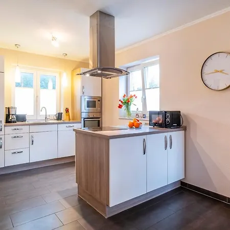 Austernperle, Familie Creutz *