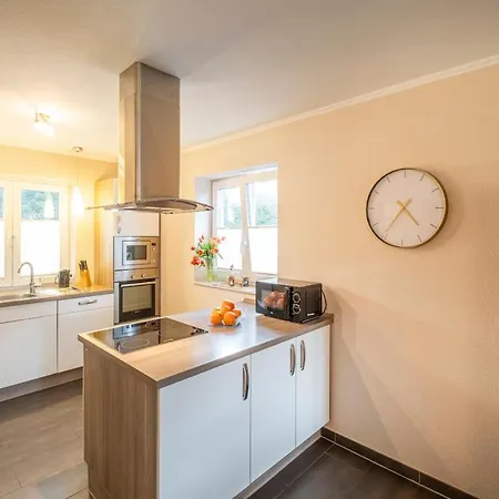 Austernperle, Familie Creutz *