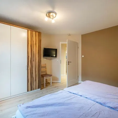 Austernperle, Familie Creutz *