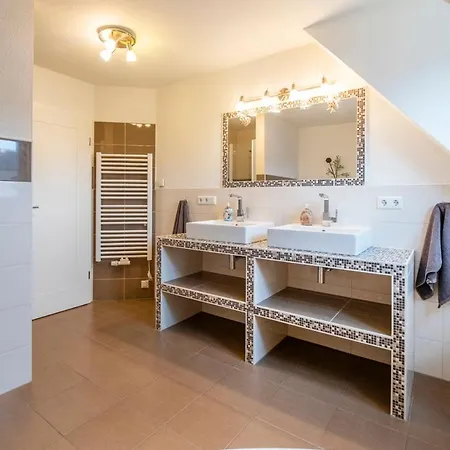 Austernperle, Familie Creutz *